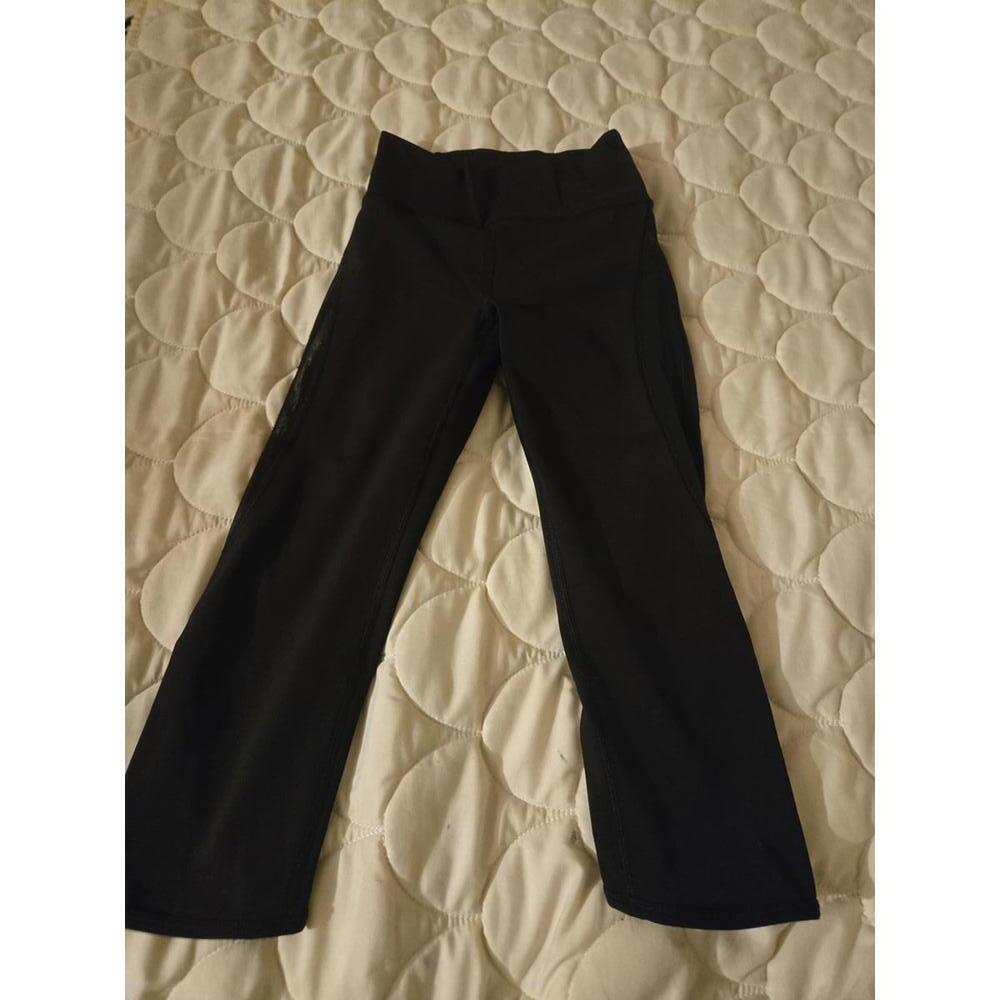 Lululemon Women's Black cropped Yoga Pants Size 2